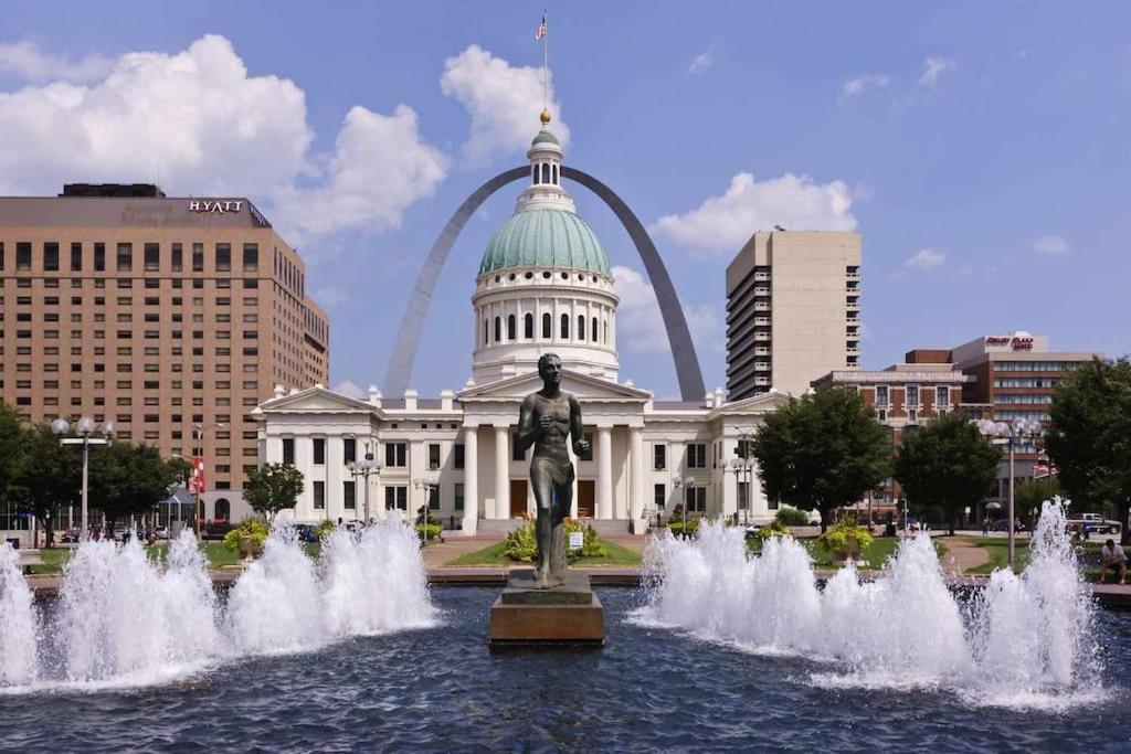 Apartment Chic 1br Balcony & Laundry Soulard Saint Louis