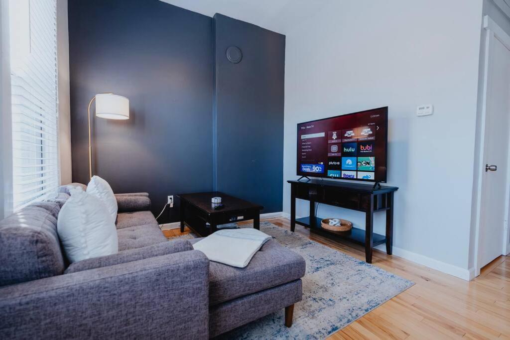 Chic 1br Balcony & Laundry Soulard Apartment *